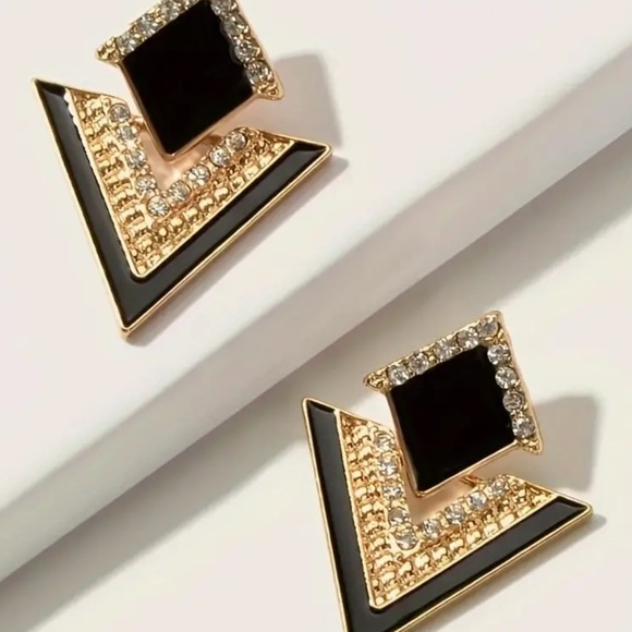 NEW Luxury Geometrical Triangle Drop Gold 18k Diamond Earrings - Picture 4 of 5